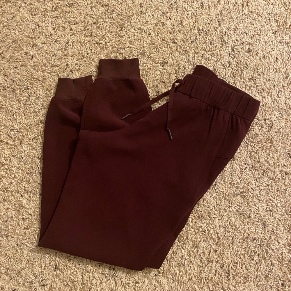 LULULEMON On The Fly Jogger Size 6